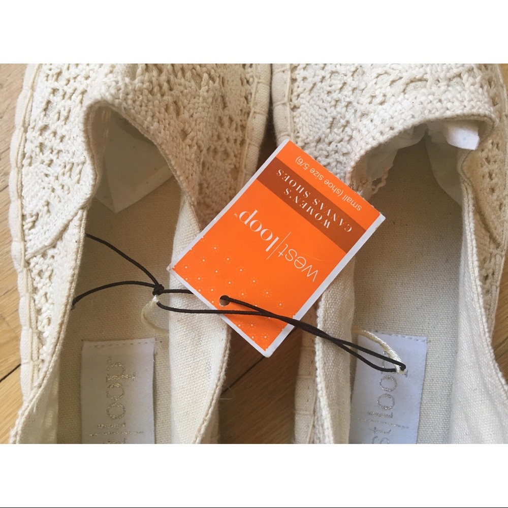 FREE NWT White Eyelet Espadrilles - Picture 5 of 7